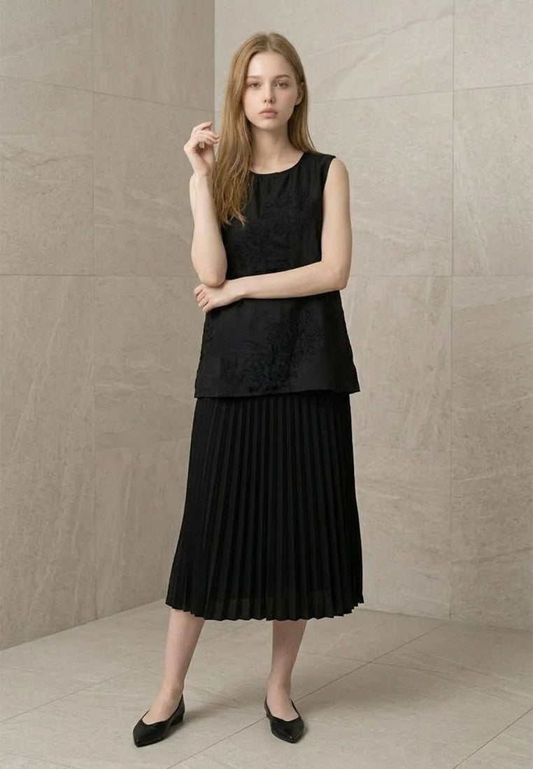 Plain B. Floral Embroidered Sleeveless Top