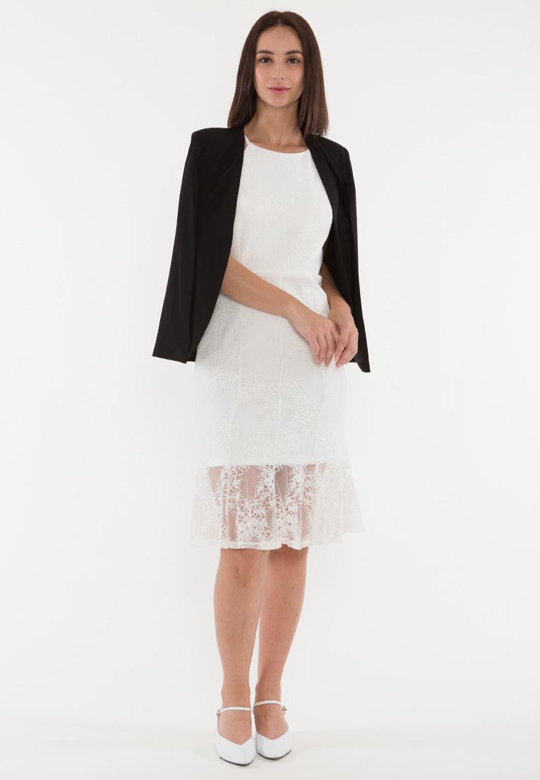 BebeBeige Luxe Flare-Sleeve Blazer With Open Sleeve