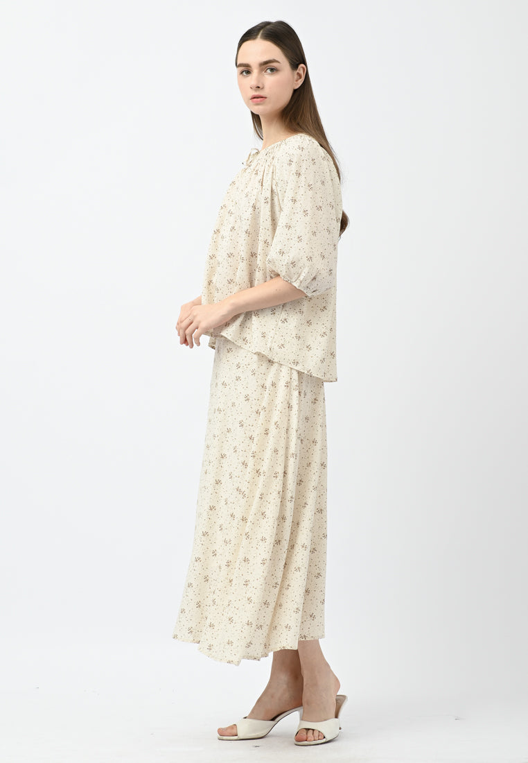 Plain B. Floral Sleeve Top