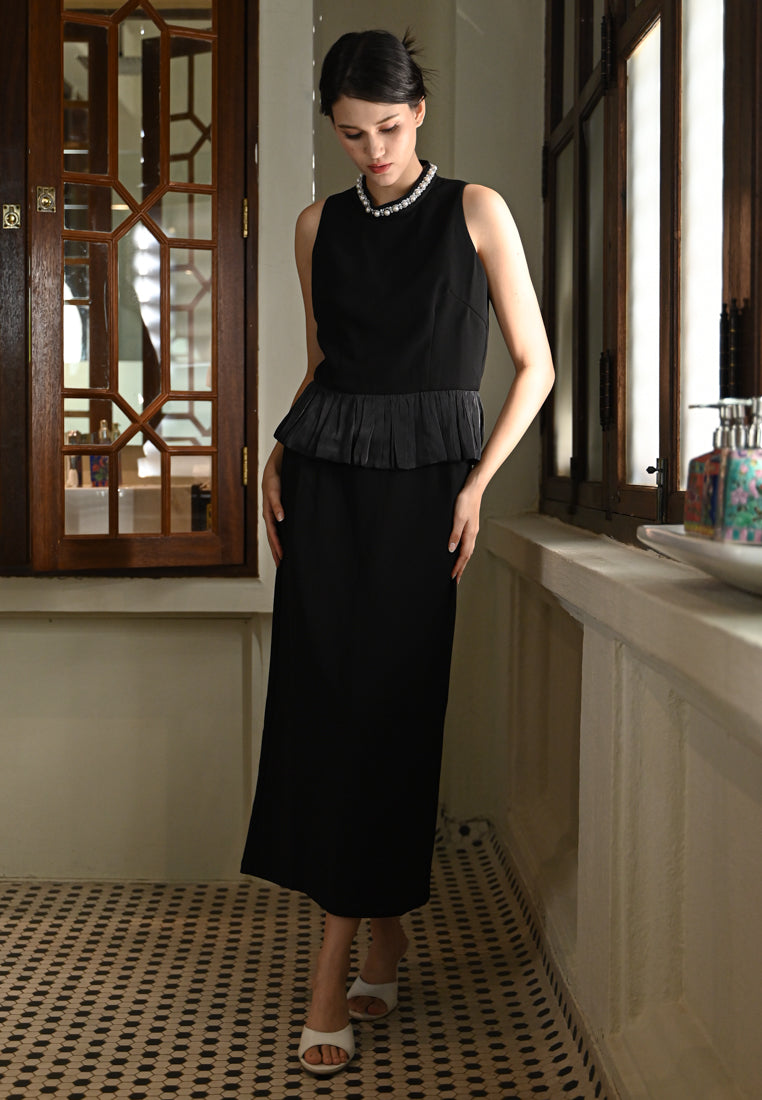 BeBeBeige High-Neck Pearl Setwear