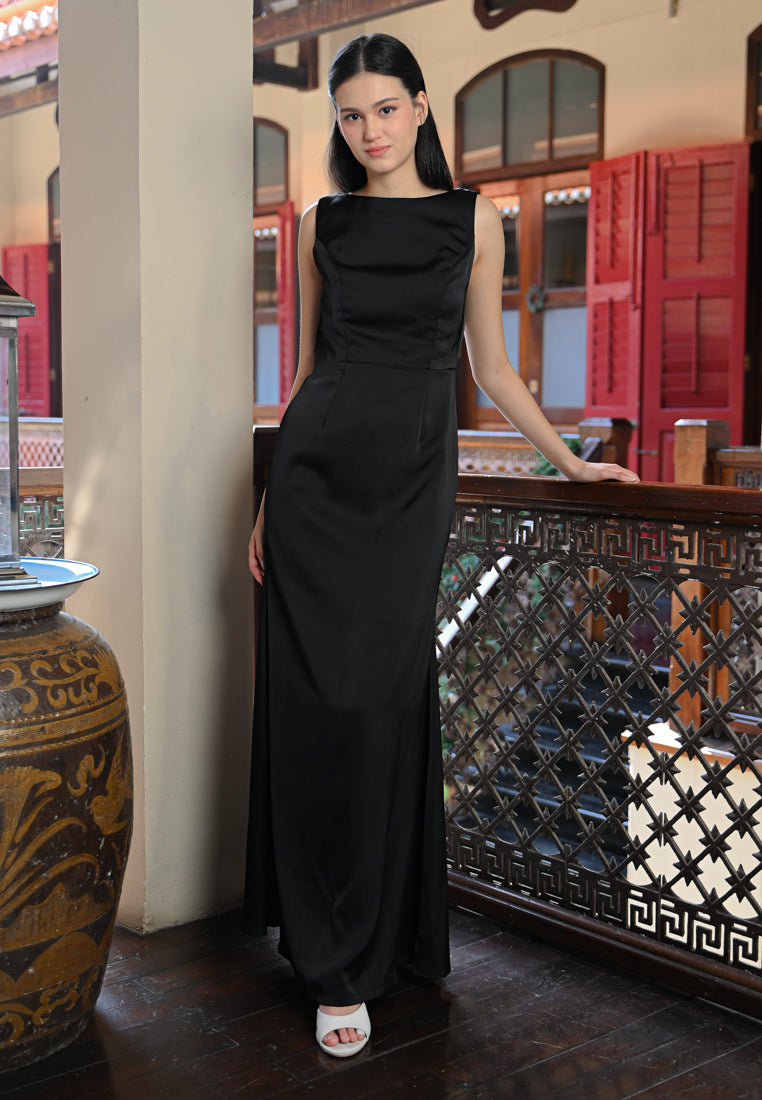BebeBeige Backless with Pearl Chain Maxi Dress